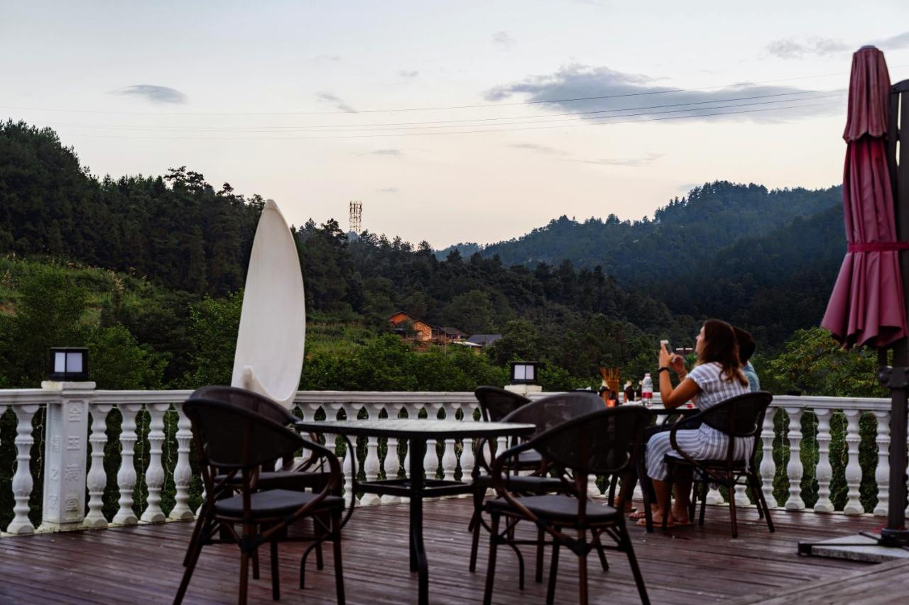 Whispering Mountains Boutique Hotel Чжанцзяцзе Екстер'єр фото