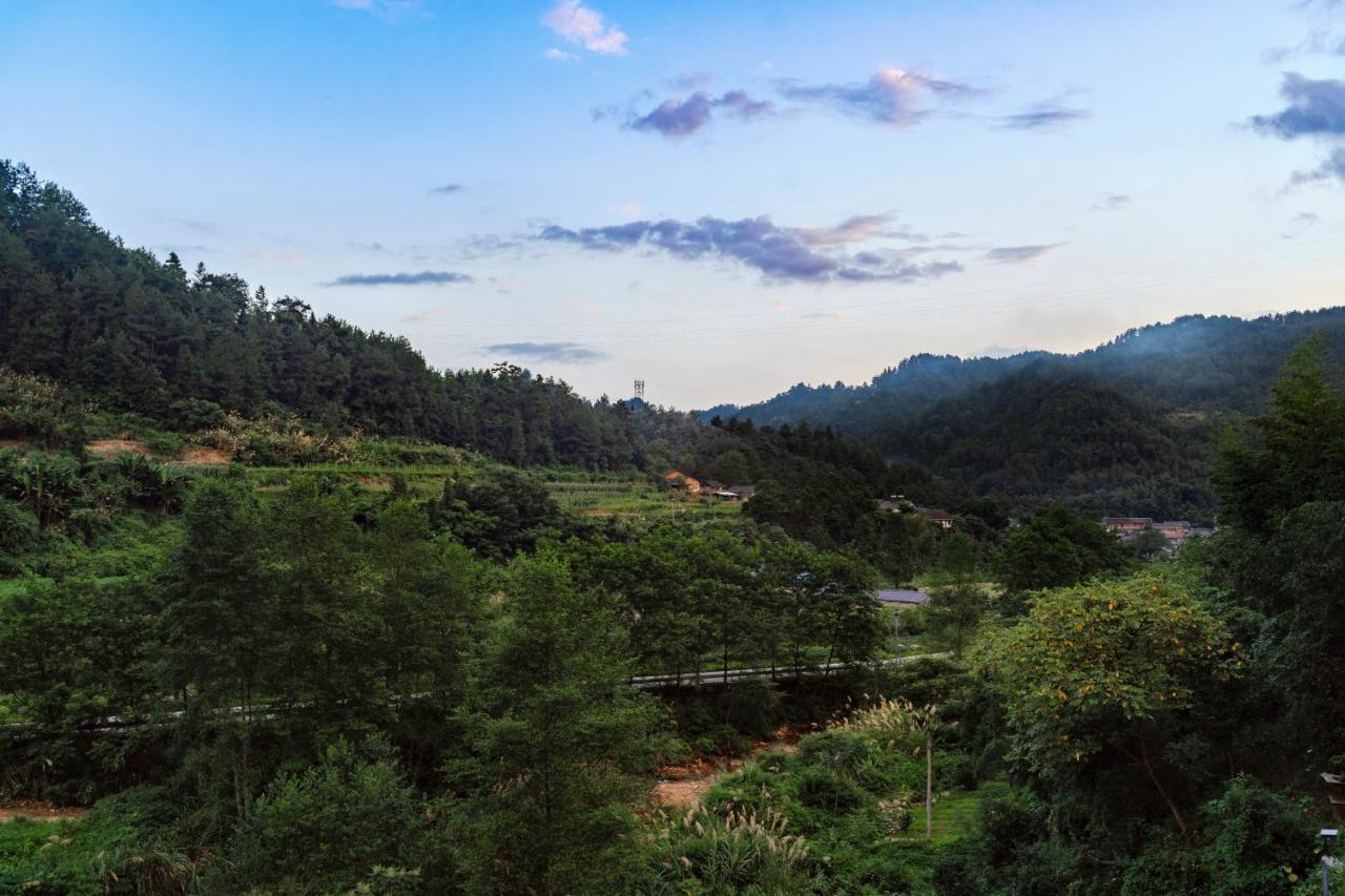 Whispering Mountains Boutique Hotel Чжанцзяцзе Екстер'єр фото