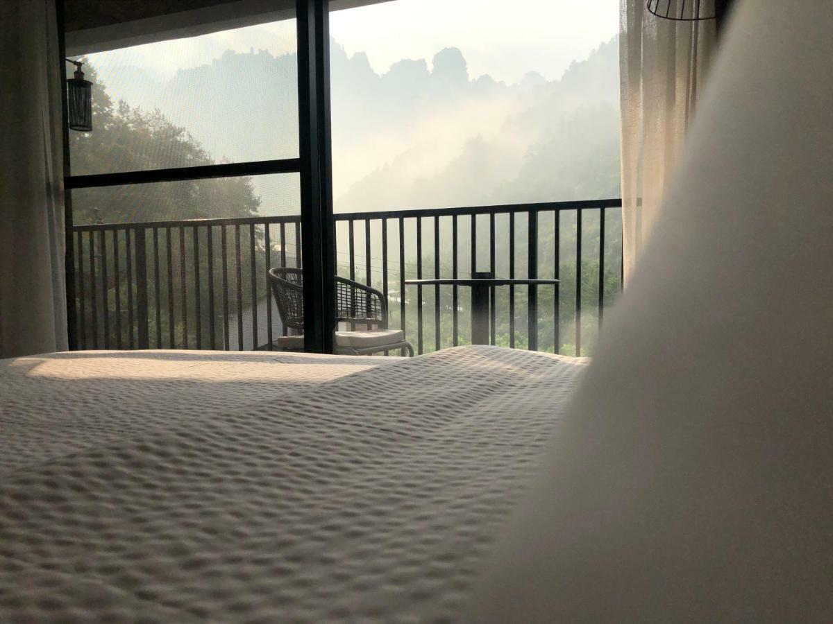 Whispering Mountains Boutique Hotel Чжанцзяцзе Екстер'єр фото