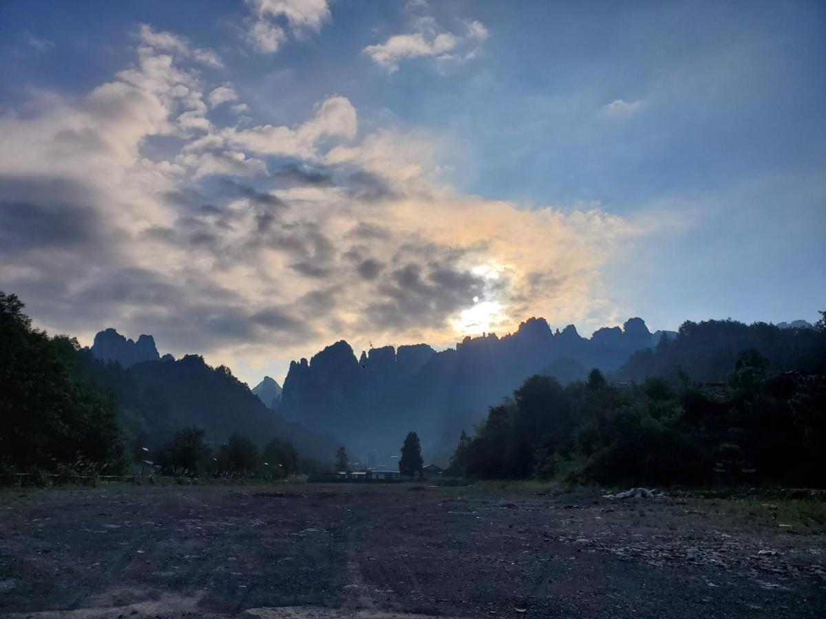 Whispering Mountains Boutique Hotel Чжанцзяцзе Екстер'єр фото